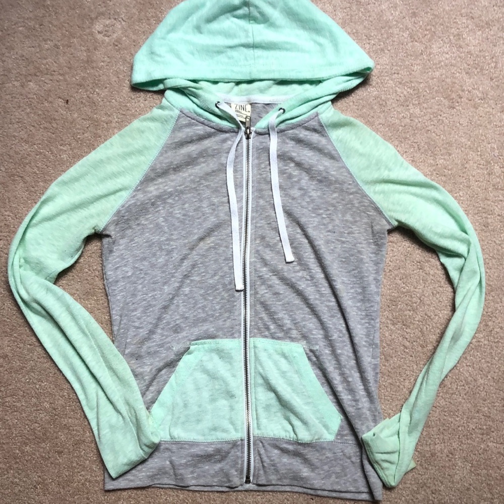 Full zip lightweight jacket